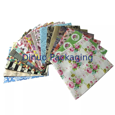 مناديل ورقية ذات لون مزدوج من Polka Dot Gingham لتلبيس الأظافر في صندوق الأحذية