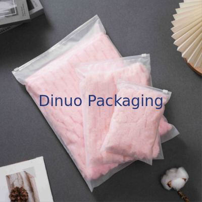 أكياس بسحاب CPE ذاتية الإغلاق مخصصة مع شعار مطبوع أكياس بسحاب بلاستيكية بلورية